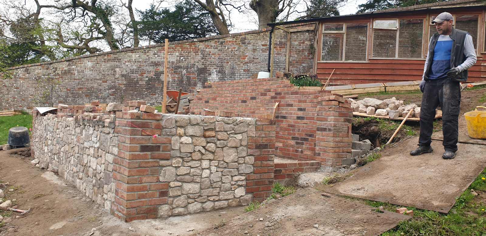 bespoke-greenhouse-for-a-victorian-walled-garden-design